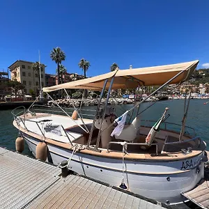  Apartment Al Castello: Romantic Seaside Retreat With Castle Views